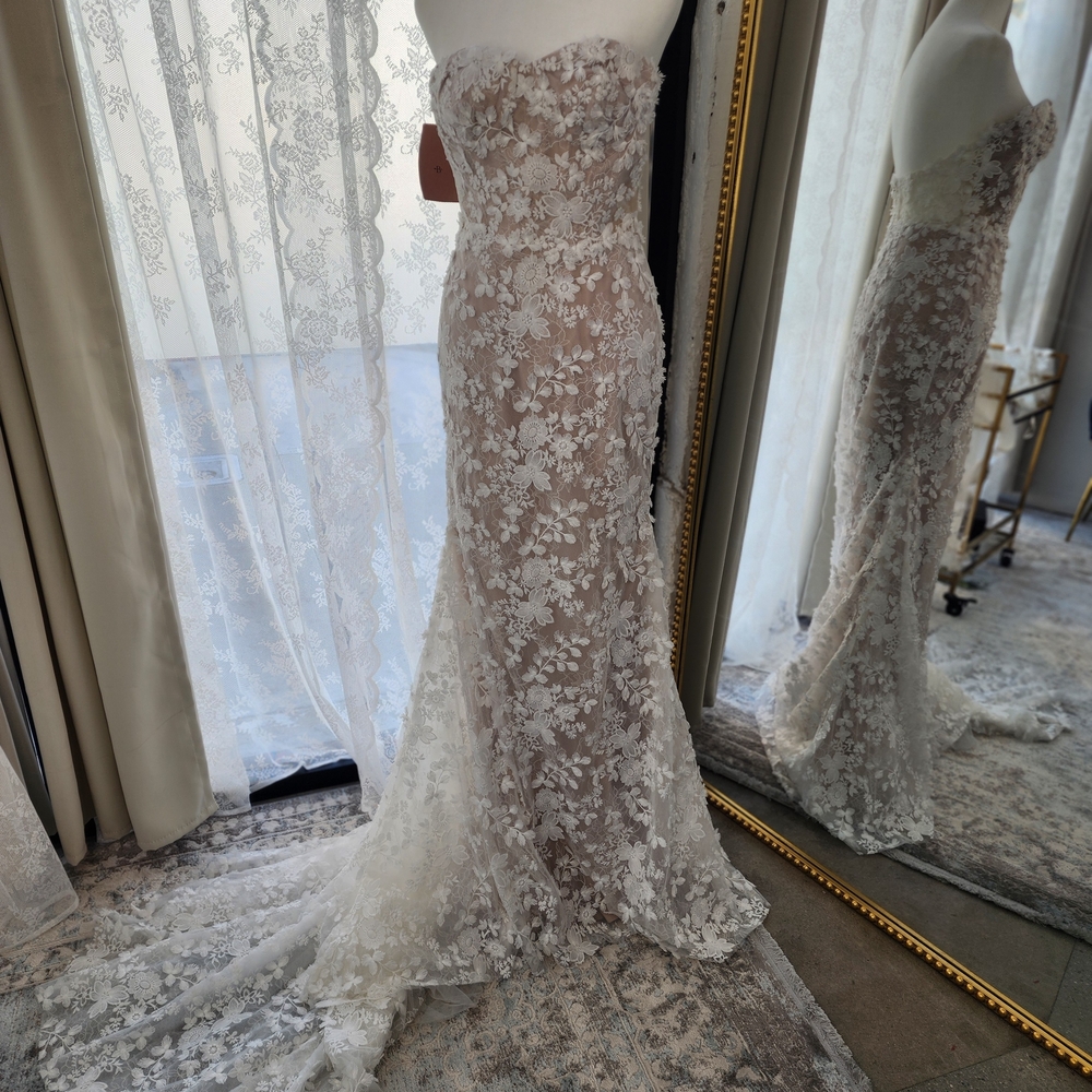 Elegant Lace Strapless Gown